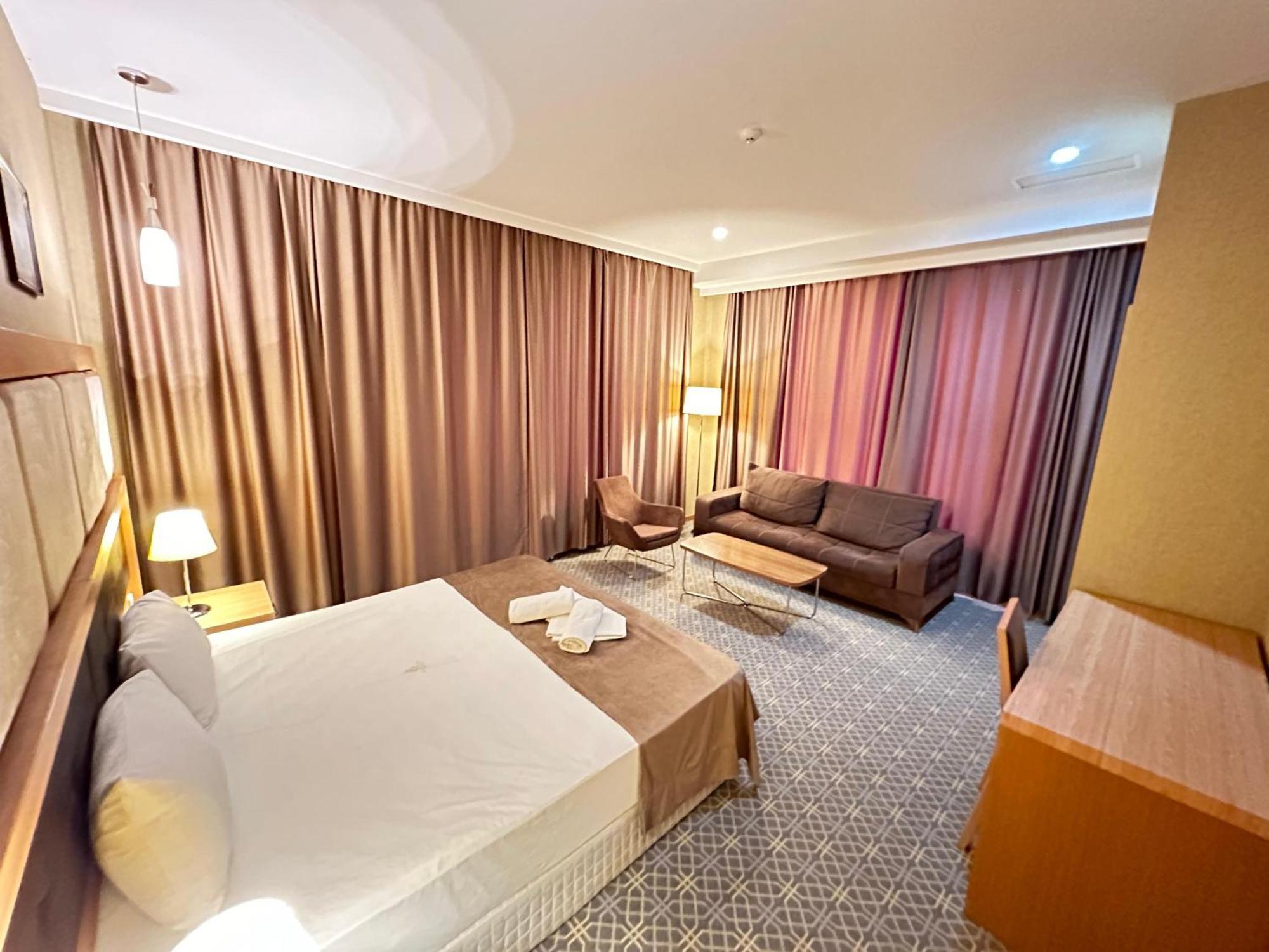 Gm City Hotel Bakoe Buitenkant foto