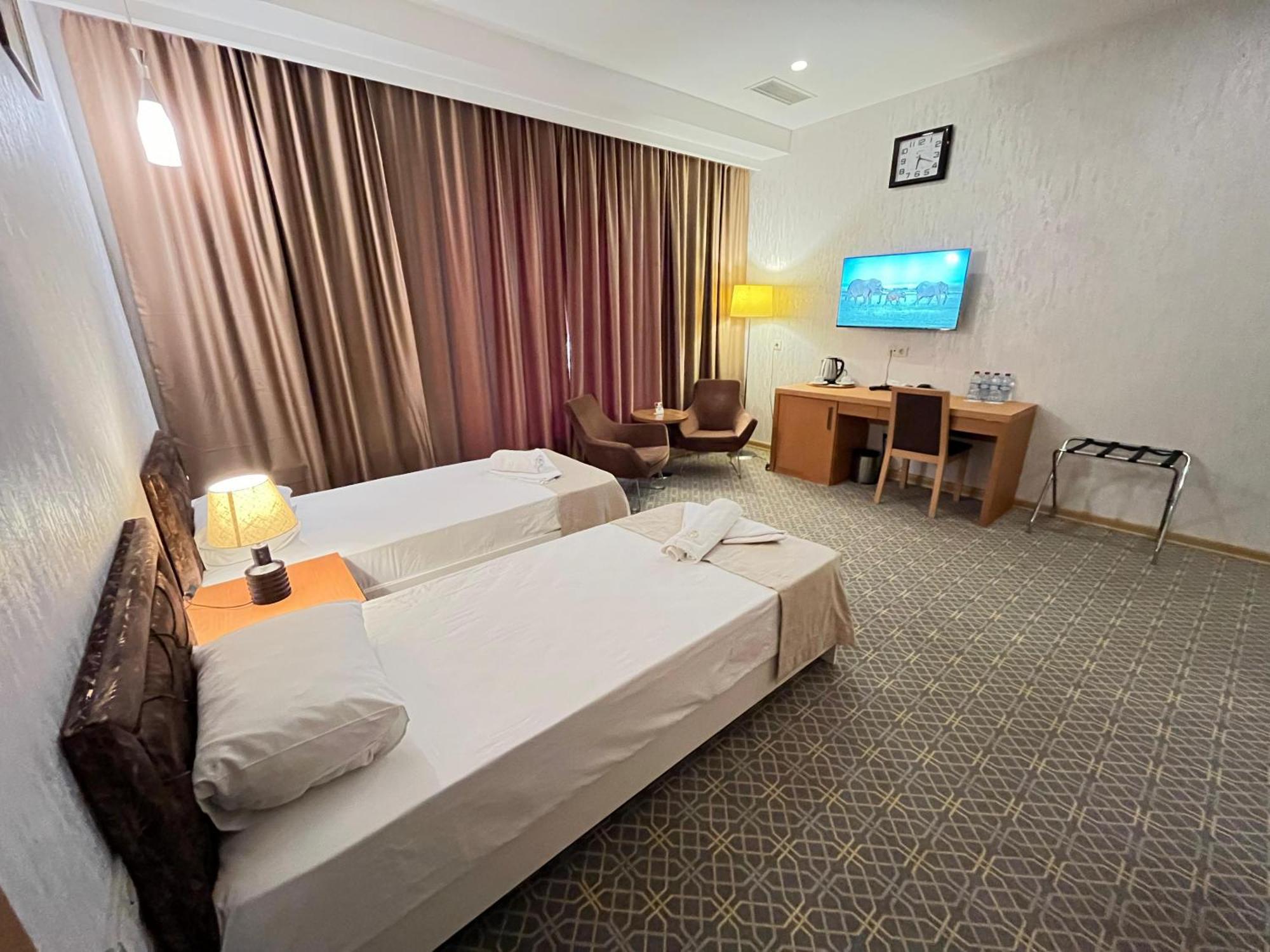 Gm City Hotel Bakoe Buitenkant foto