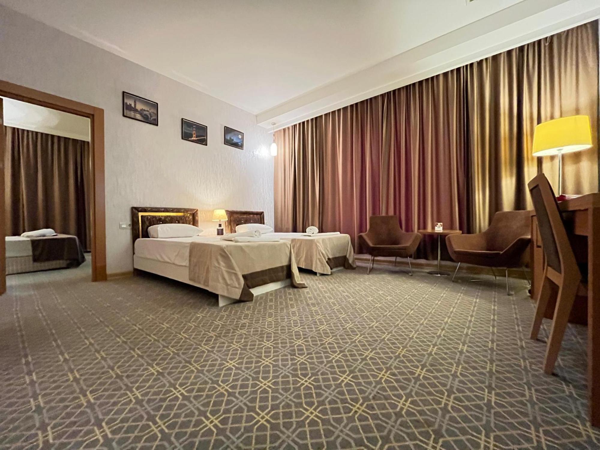 Gm City Hotel Bakoe Kamer foto
