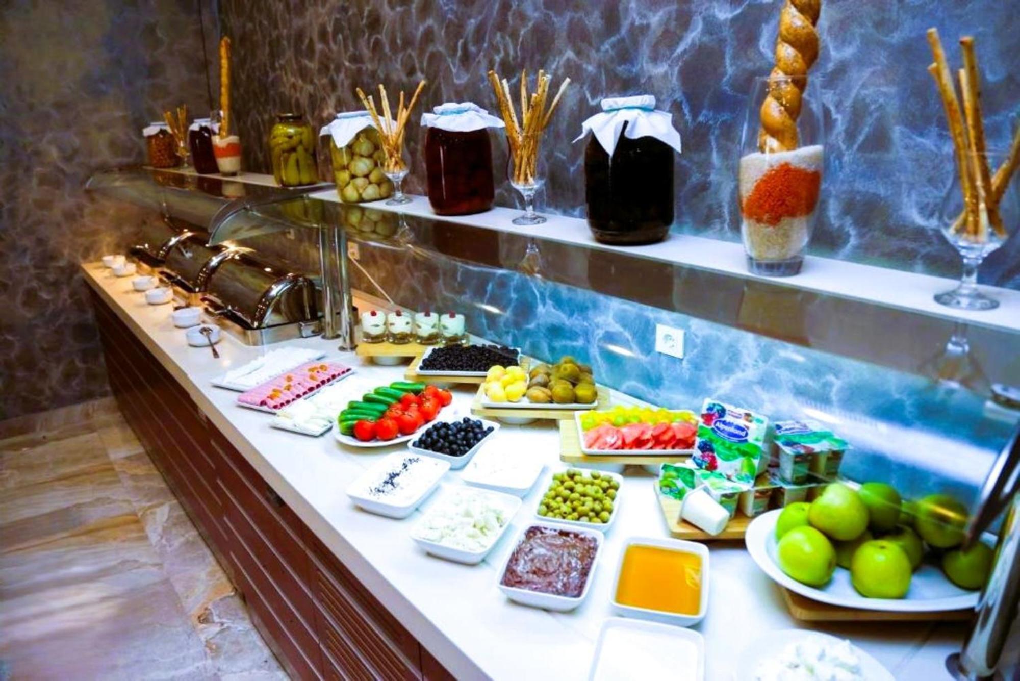 Gm City Hotel Bakoe Buitenkant foto