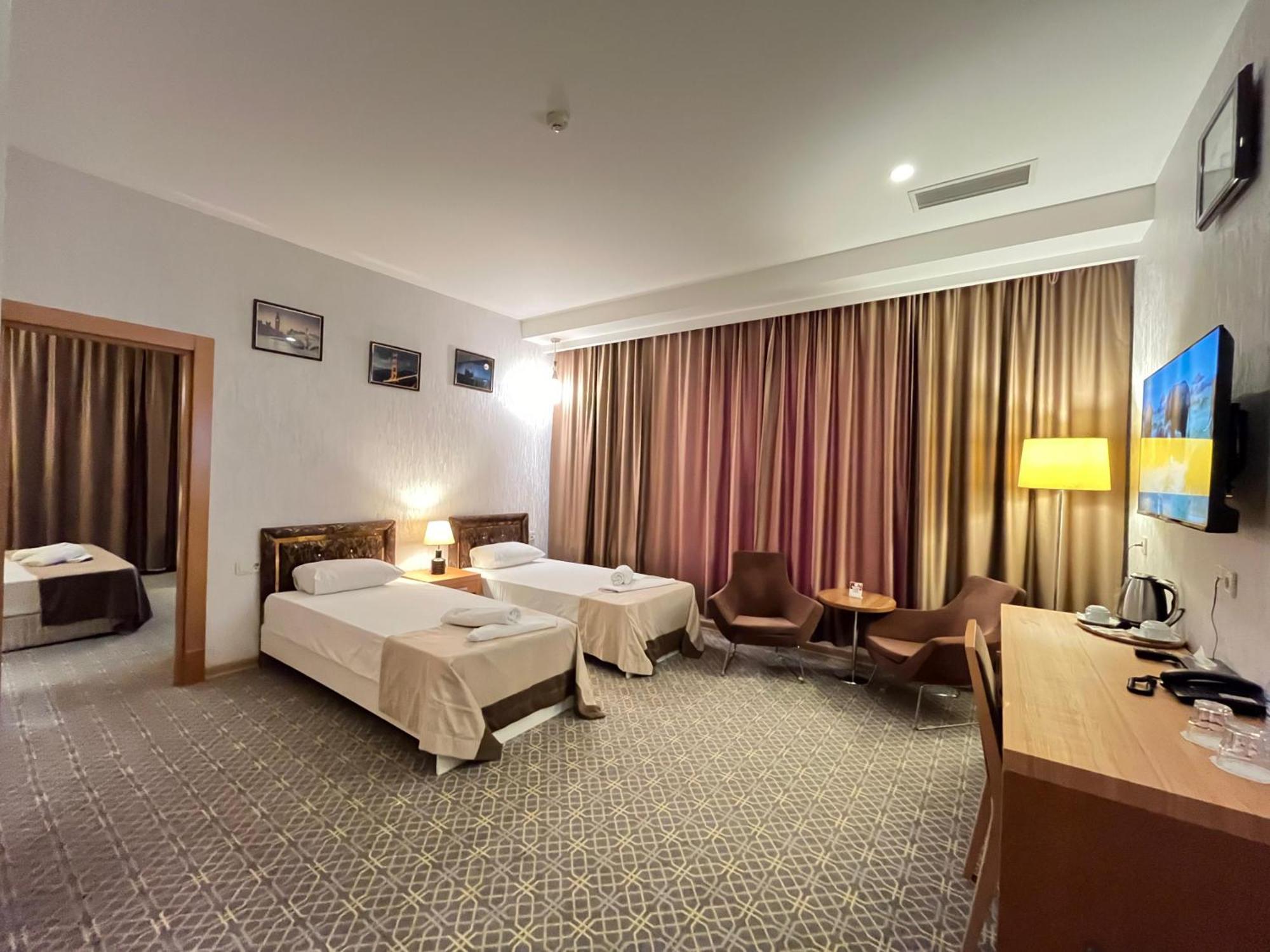 Gm City Hotel Bakoe Buitenkant foto