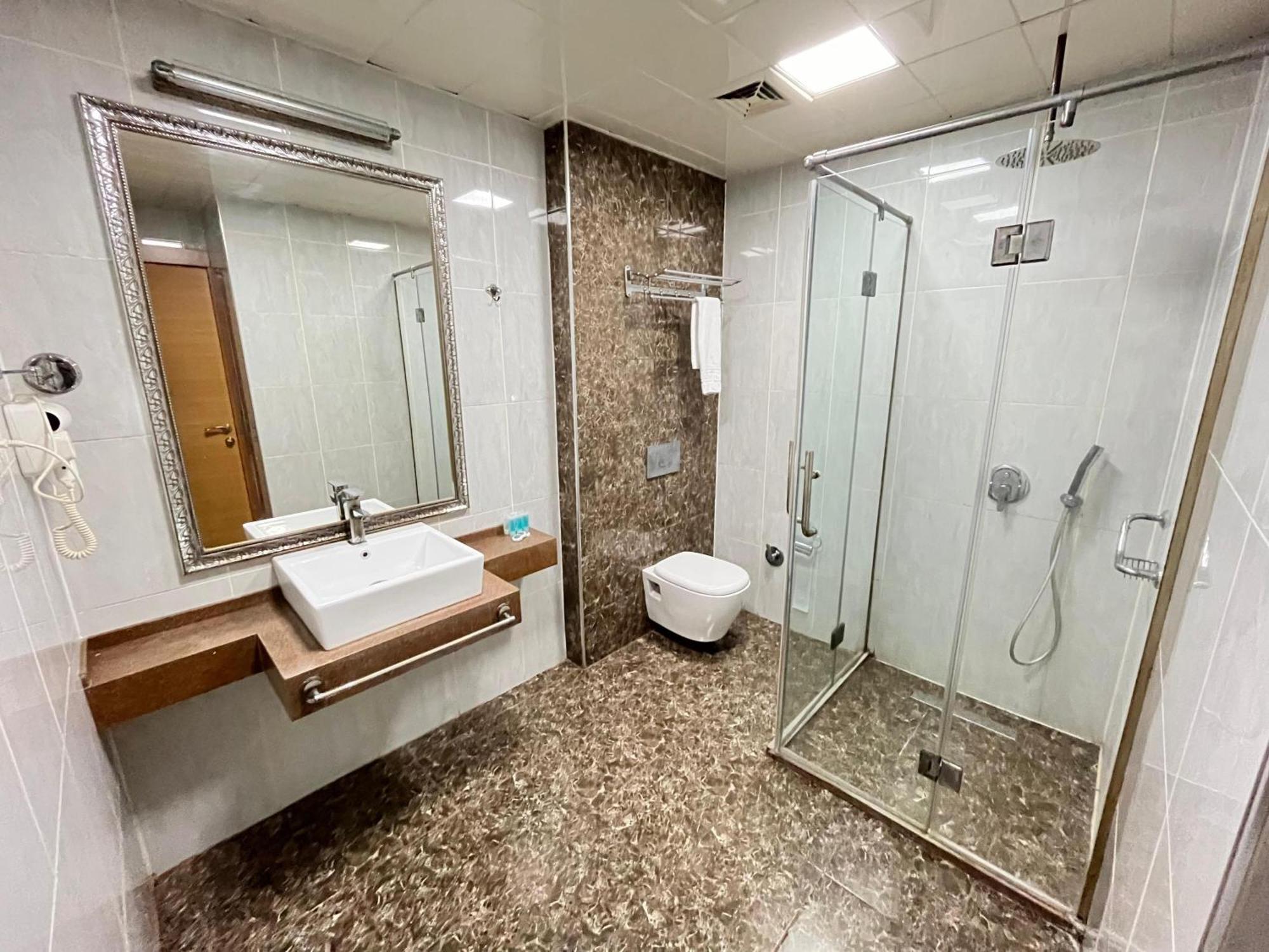 Gm City Hotel Bakoe Buitenkant foto