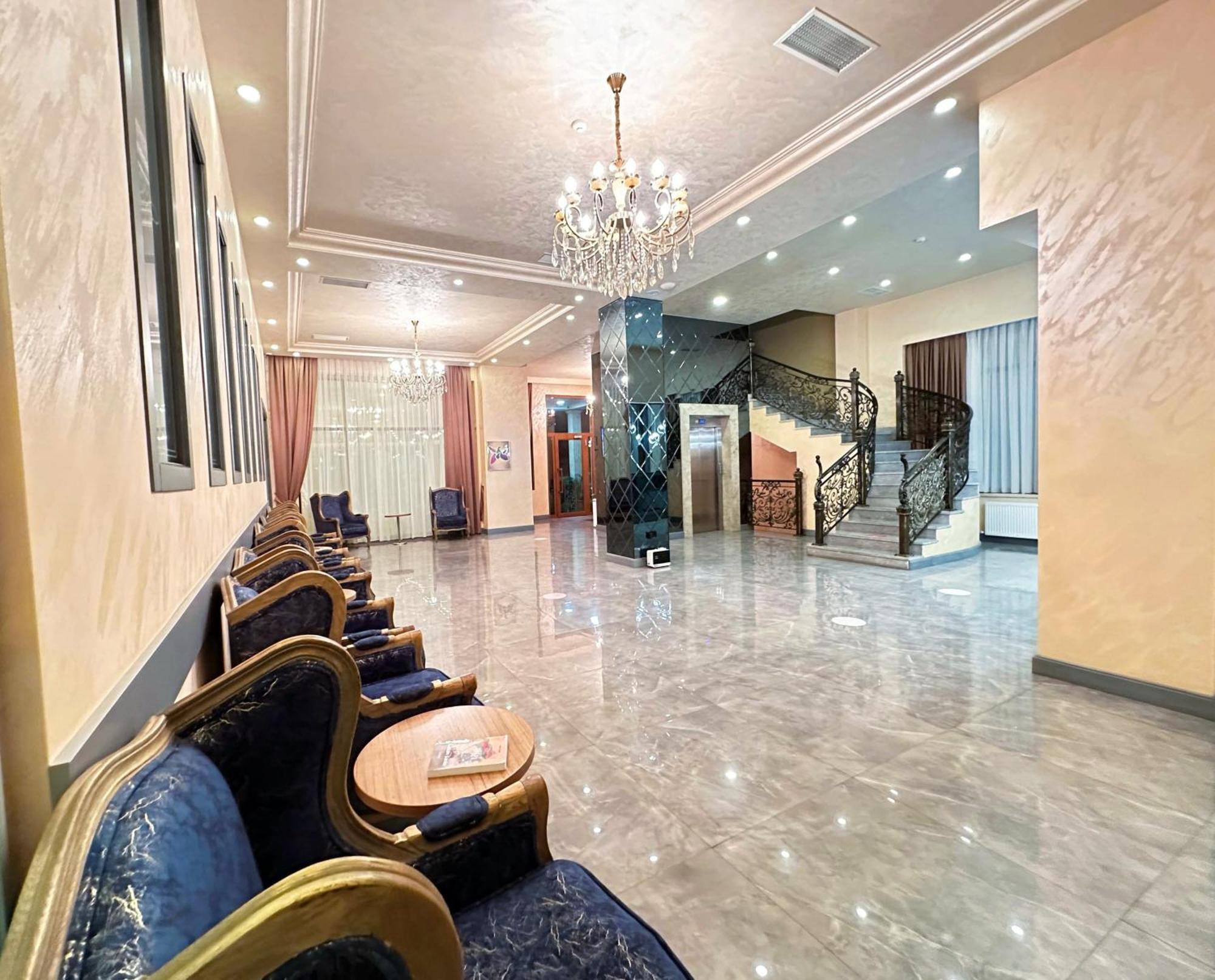Gm City Hotel Bakoe Buitenkant foto